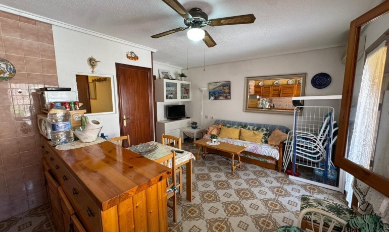Venta - Apartamento / piso -
Torrevieja - Playa de los Naufragos