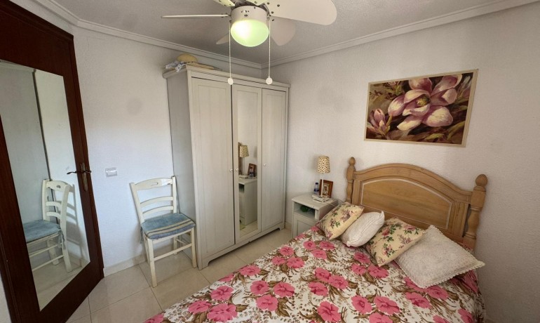 Venta - Apartamento / piso -
Torrevieja - Playa de los Naufragos