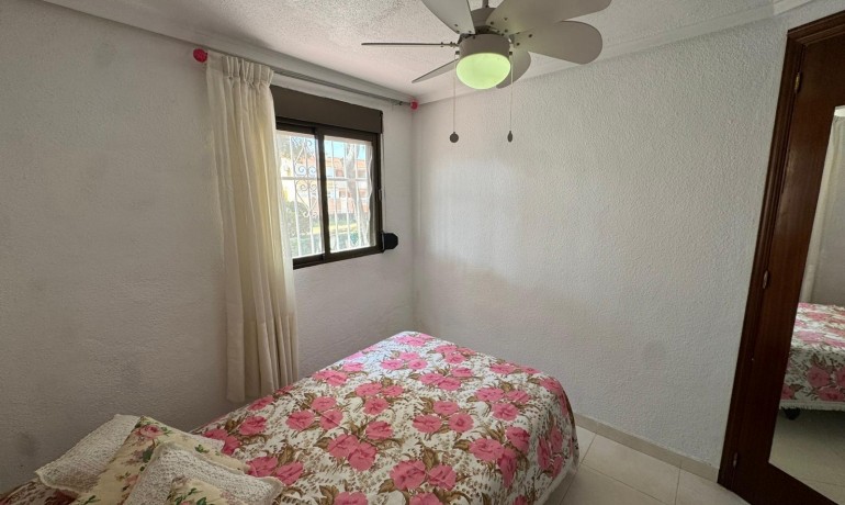 Venta - Apartamento / piso -
Torrevieja - Playa de los Naufragos