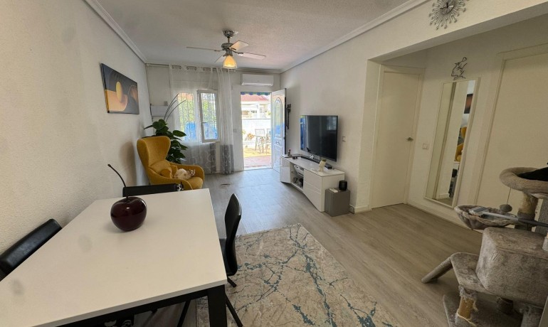 Venta - Apartamento / piso -
Torrevieja - La Siesta - El Salado - Torreta