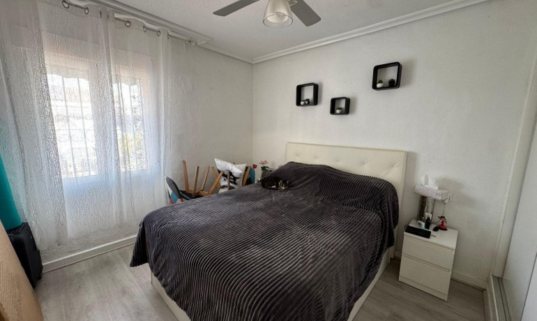 Venta - Apartamento / piso -
Torrevieja - La Siesta - El Salado - Torreta