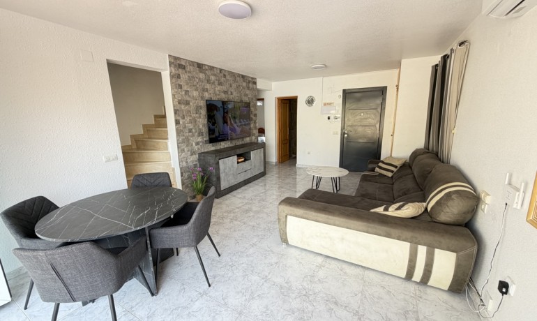 Sale - Villa -
Villamartin