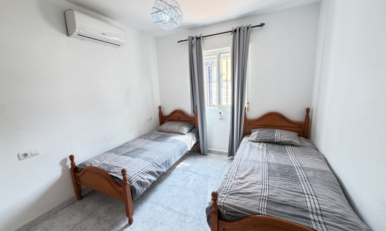 Sale - Villa -
Villamartin