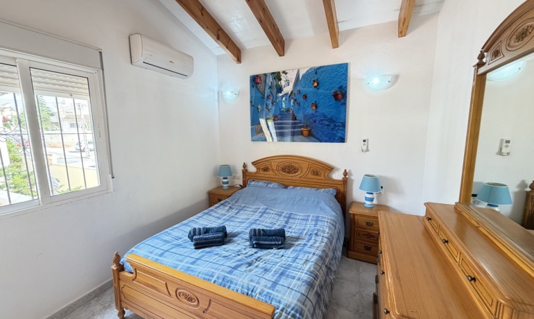 Sale - Villa -
Villamartin