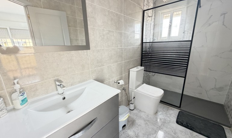 Sale - Villa -
Villamartin