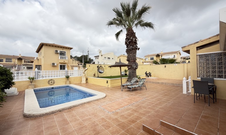 Sale - Villa -
Villamartin