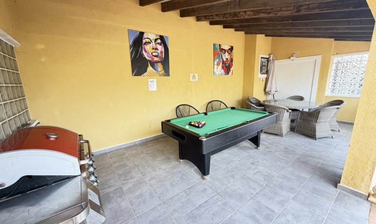 Sale - Villa -
Villamartin