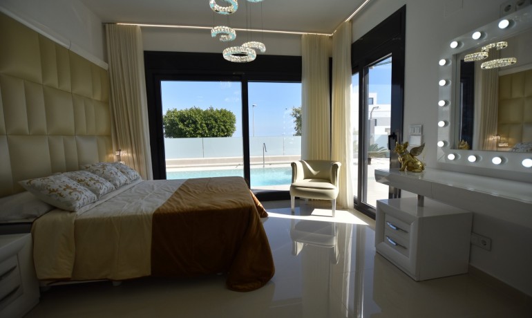 Venta - Villa -
San Miguel de Salinas - San Miguel - Town