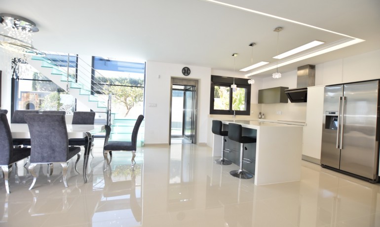Venta - Villa -
San Miguel de Salinas - San Miguel - Town