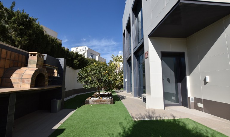 Venta - Villa -
San Miguel de Salinas - San Miguel - Town