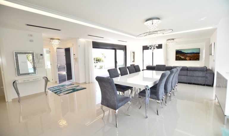 Venta - Villa -
San Miguel de Salinas - San Miguel - Town