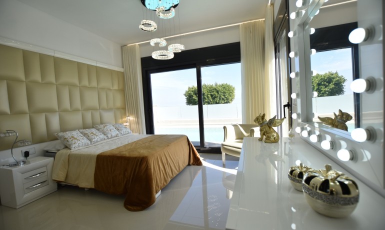 Venta - Villa -
San Miguel de Salinas - San Miguel - Town