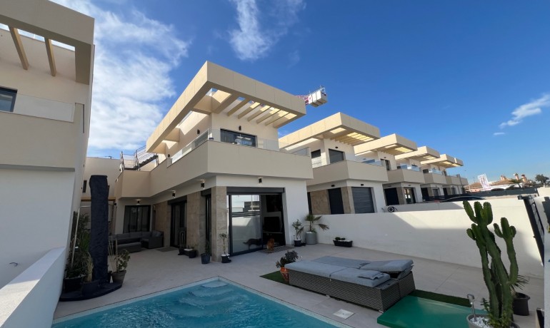 Revente - Villa -
Los Montesinos - La Herrada