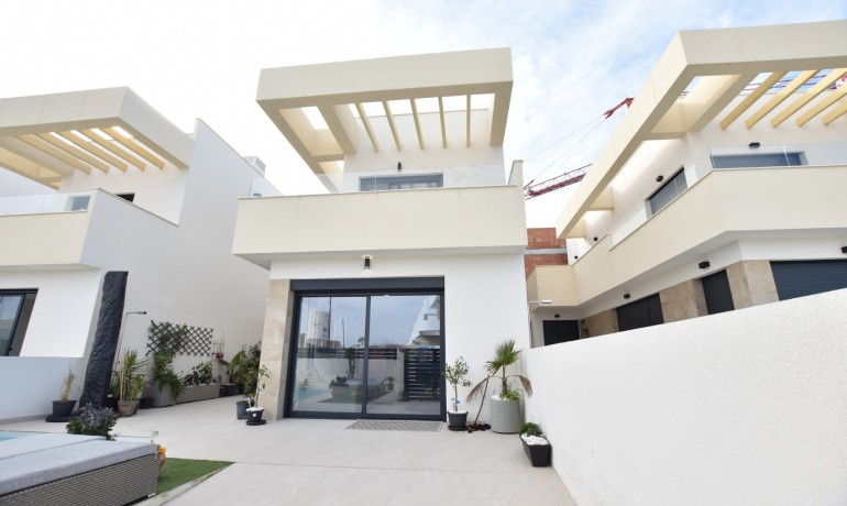 Revente - Villa -
Los Montesinos - La Herrada