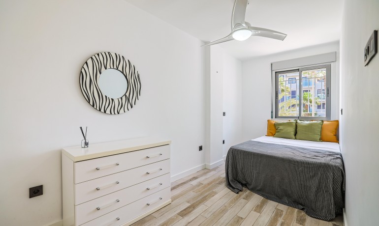 Sale - Apartment / Flat -
Orihuela Costa* - Punta Prima