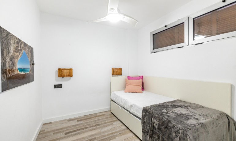 Sale - Apartment / Flat -
Orihuela Costa* - Punta Prima