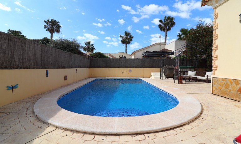 Venta - Villa -
Formentera del Segura - Fincas de La Vega