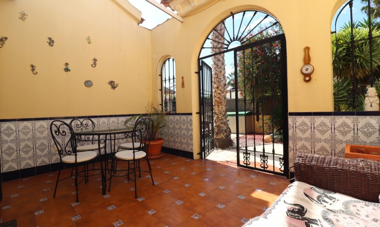 Venta - Villa -
Formentera del Segura - Fincas de La Vega