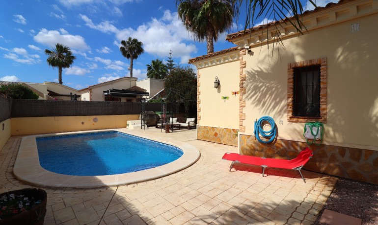 Venta - Villa -
Formentera del Segura - Fincas de La Vega