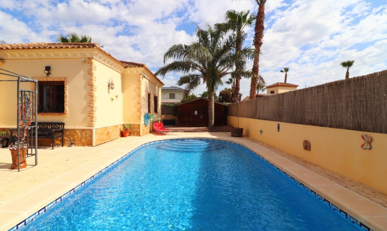 Venta - Villa -
Formentera del Segura - Fincas de La Vega
