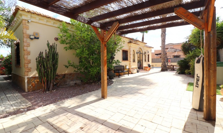 Venta - Villa -
Formentera del Segura - Fincas de La Vega