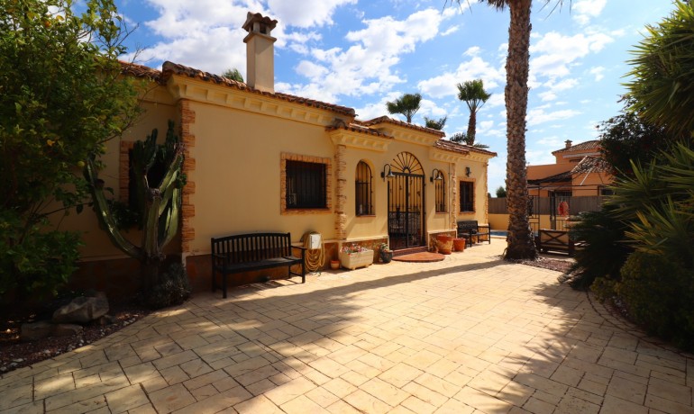 Venta - Villa -
Formentera del Segura - Fincas de La Vega