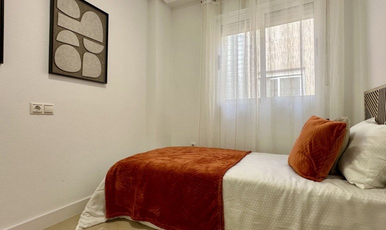 Venta - Apartamento / piso -
Torrevieja
