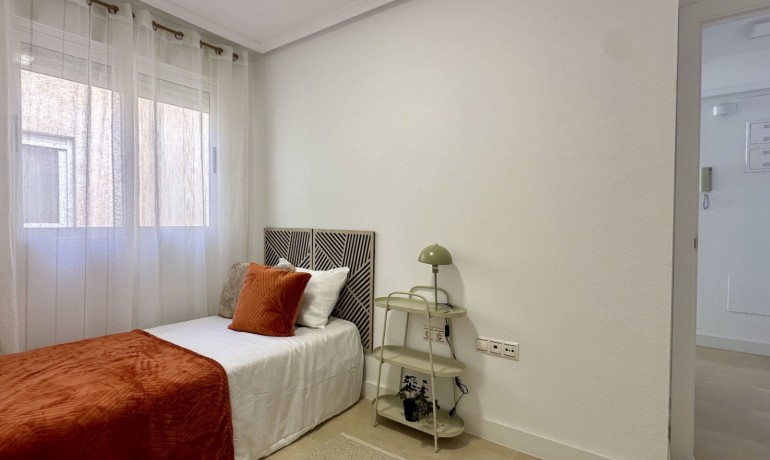 Venta - Apartamento / piso -
Torrevieja