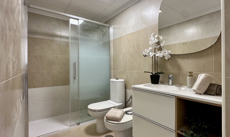 Venta - Apartamento / piso -
Torrevieja