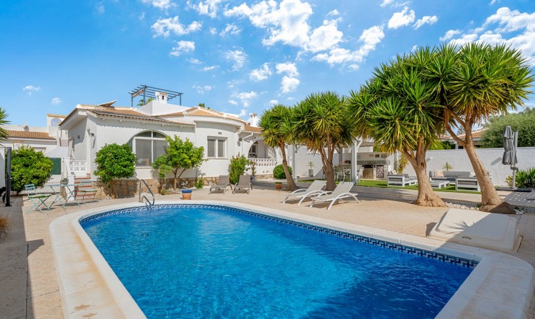 Venta - Villa -
Ciudad Quesada - Pueblo Bravo