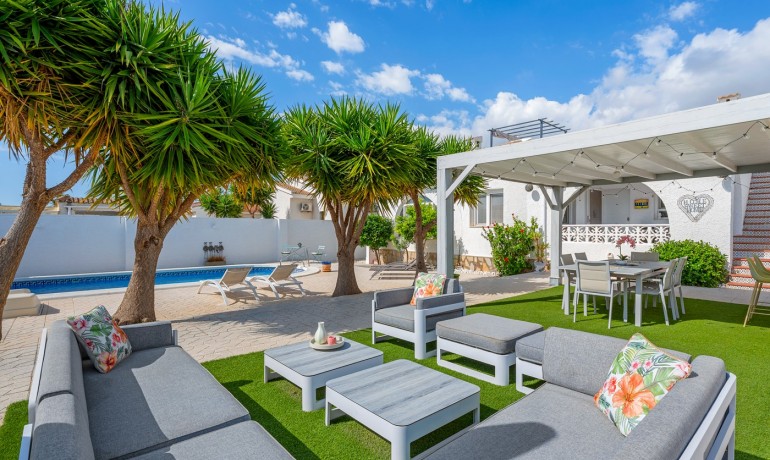 Venta - Villa -
Ciudad Quesada - Pueblo Bravo