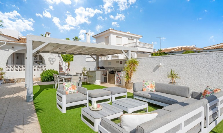 Venta - Villa -
Ciudad Quesada - Pueblo Bravo