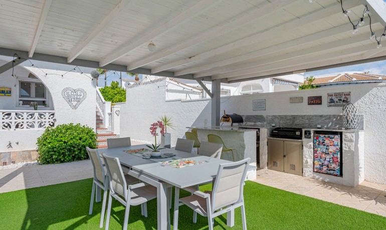 Venta - Villa -
Ciudad Quesada - Pueblo Bravo