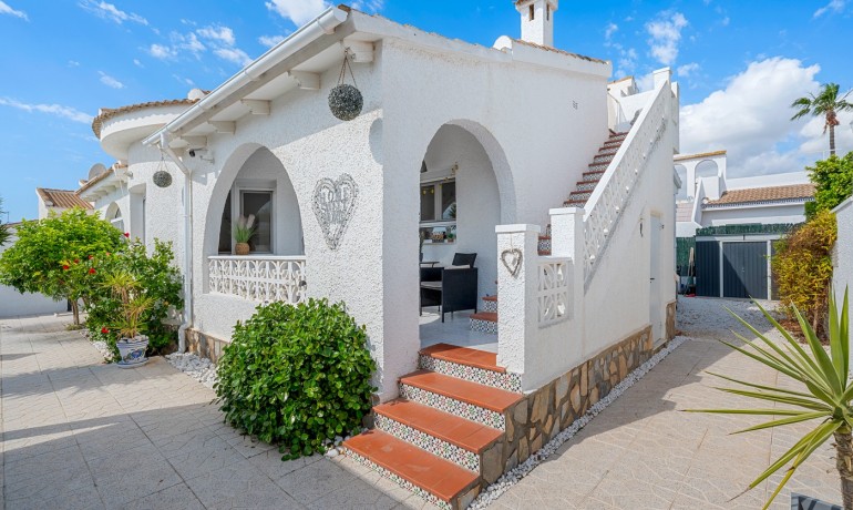 Venta - Villa -
Ciudad Quesada - Pueblo Bravo