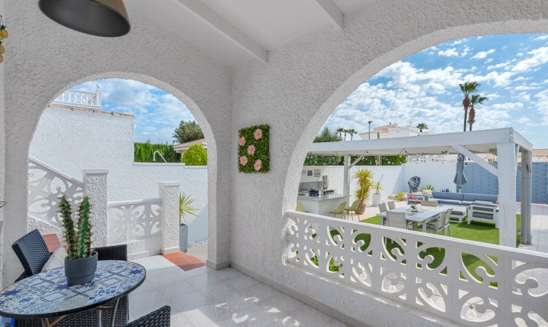 Venta - Villa -
Ciudad Quesada - Pueblo Bravo