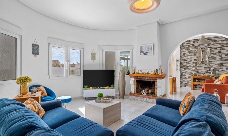 Venta - Villa -
Ciudad Quesada - Pueblo Bravo