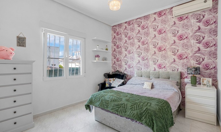Venta - Villa -
Ciudad Quesada - Pueblo Bravo