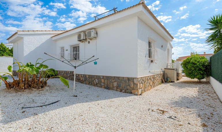 Venta - Villa -
Ciudad Quesada - Pueblo Bravo