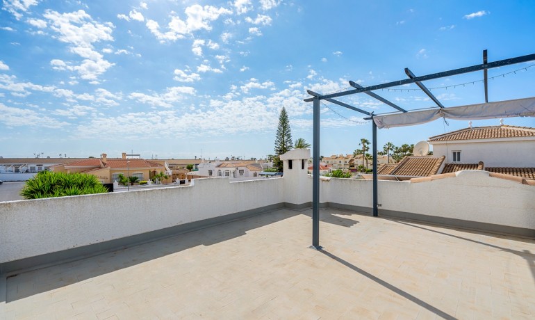 Venta - Villa -
Ciudad Quesada - Pueblo Bravo