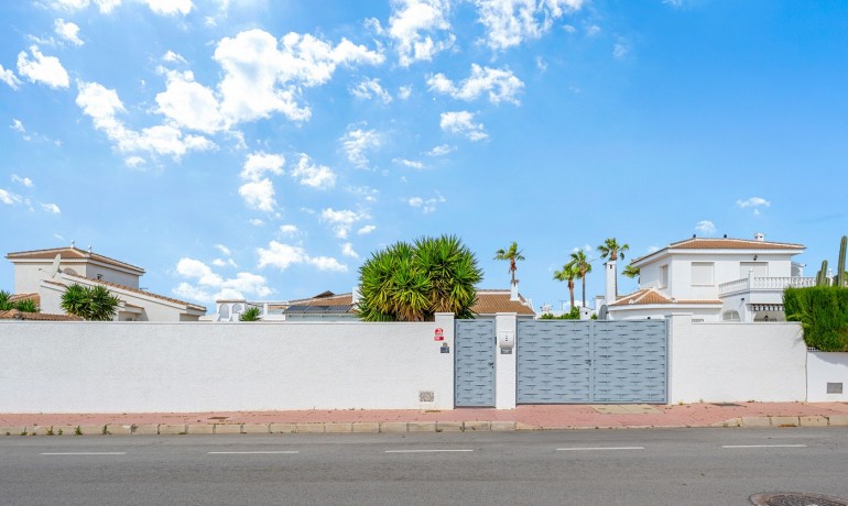 Venta - Villa -
Ciudad Quesada - Pueblo Bravo