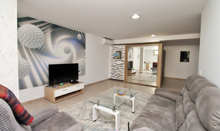 Venta - Villa -
Villamartin