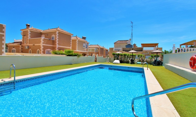 Venta - Casa -
Villamartin