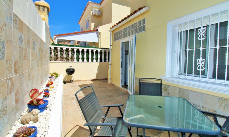 Venta - Casa -
Villamartin