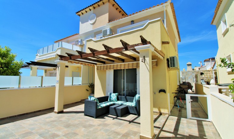 Venta - Casa -
Villamartin