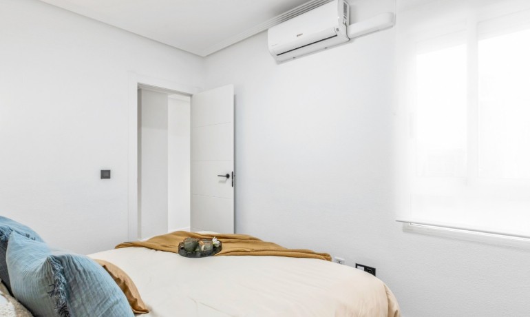 Venta - Apartamento / piso -
Orihuela Costa - La Florida