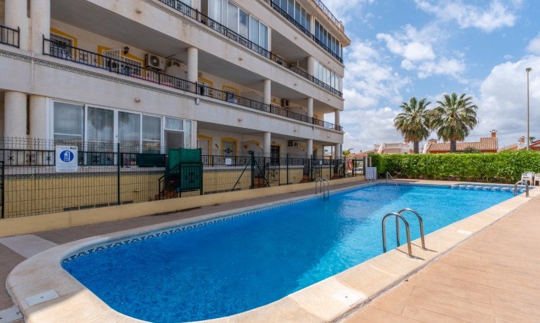 Venta - Apartamento / piso -
Orihuela Costa - La Florida