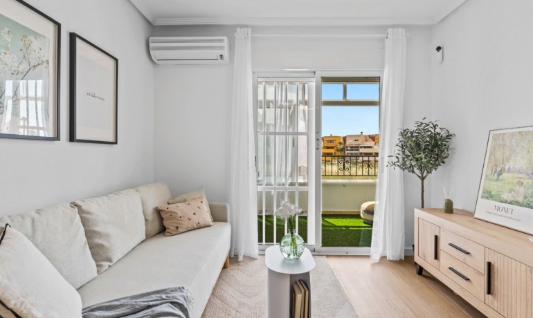 Venta - Apartamento / piso -
Orihuela Costa - La Florida