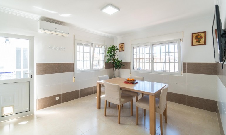 Venta - Villa -
Torrevieja - Torreta florida