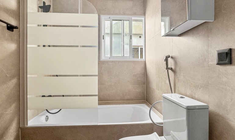 Revente - Appartement / Flat -
Torrevieja*