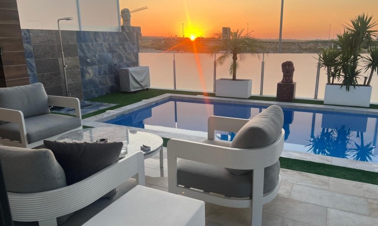 Venta - Villa -
Los Montesinos - Entre Naranjos / Vistabella Golf